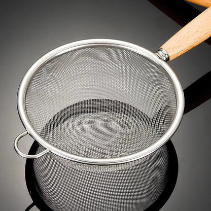 Stainless Steel Mesh Strainer with Wooden Handle, Fine Filtering for Juices, Residues and Flour, Ideal for Home Baking
